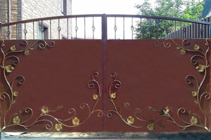 Ворота с элементами художественной ковки